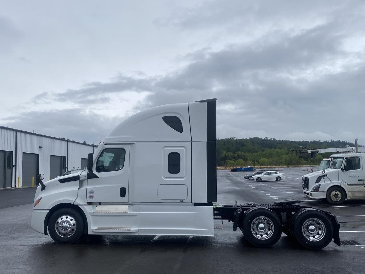 2027 Freightliner Cascadia in Albany, OR — photo 3