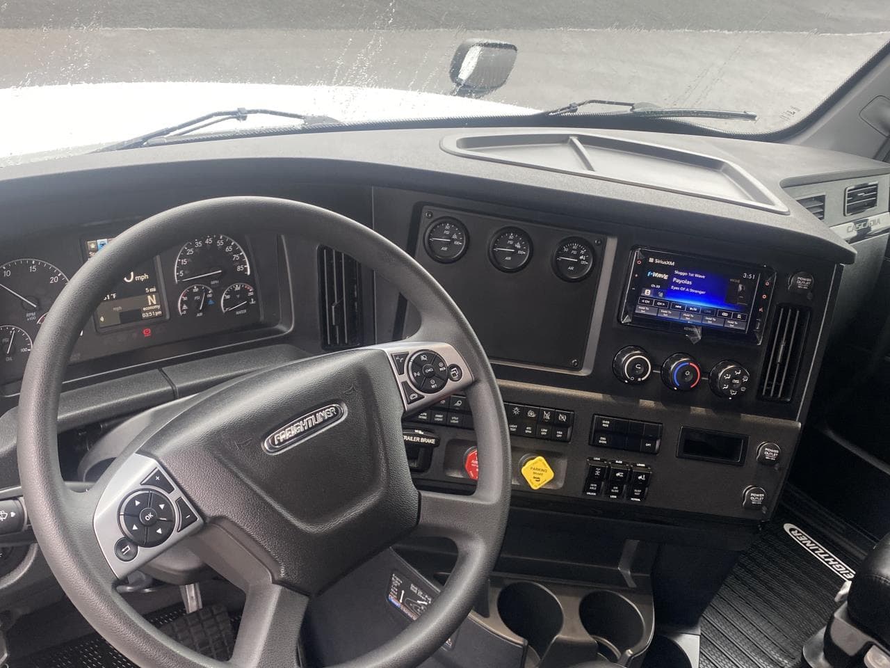 2027 Freightliner Cascadia in Albany, OR — photo 8