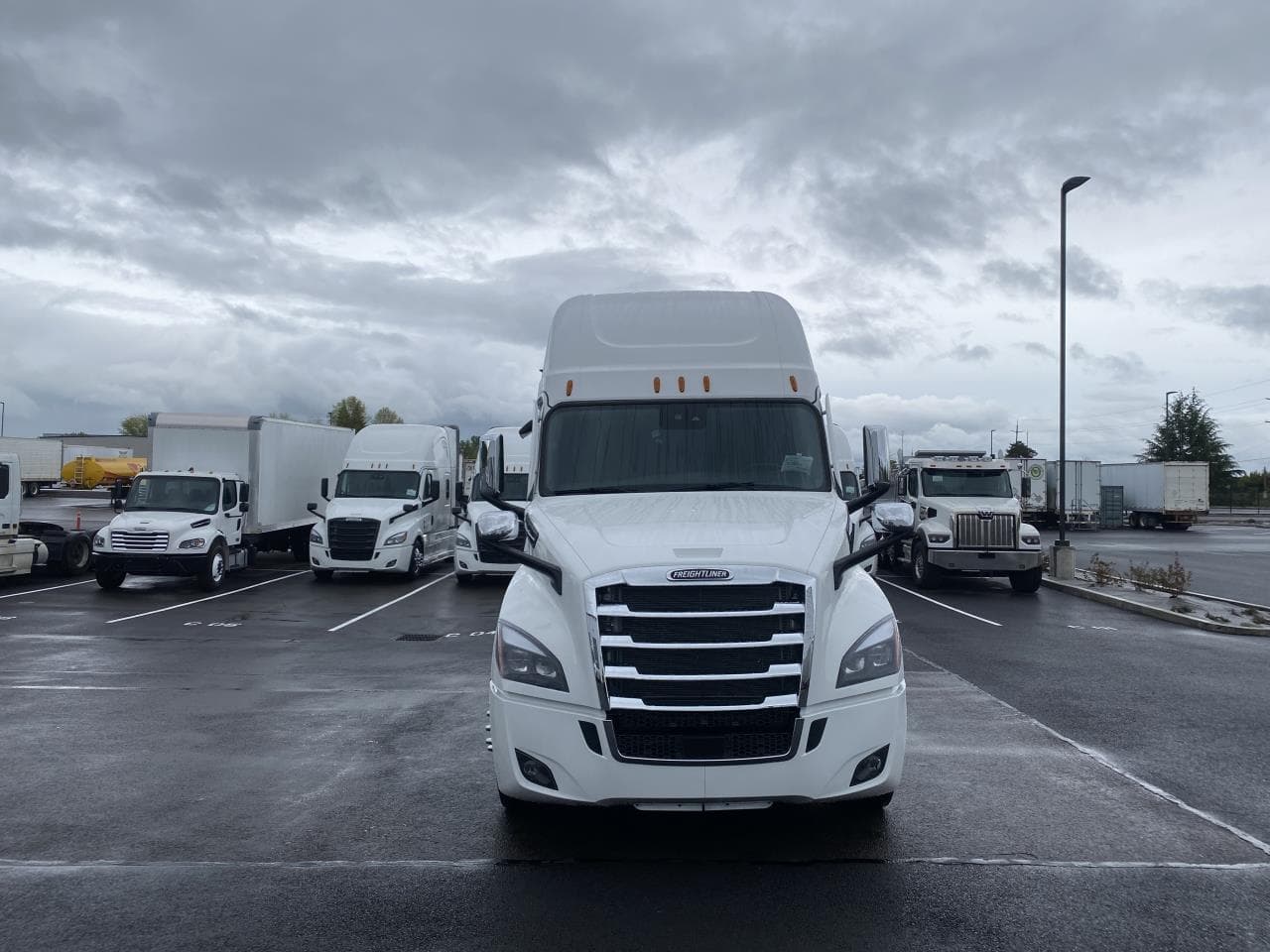 2027 Freightliner Cascadia in Albany, OR — photo 2