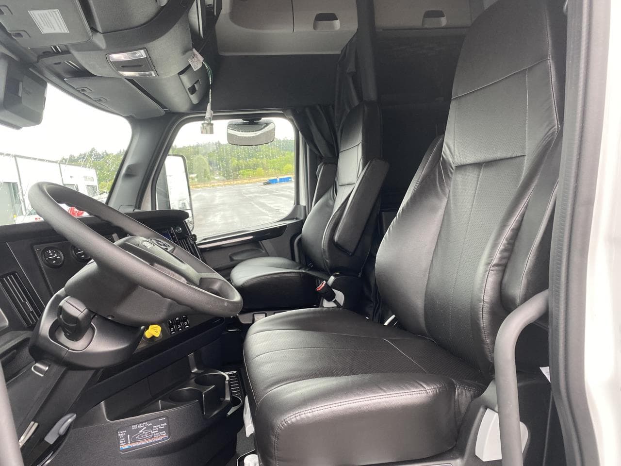 2027 Freightliner Cascadia in Albany, OR — photo 8
