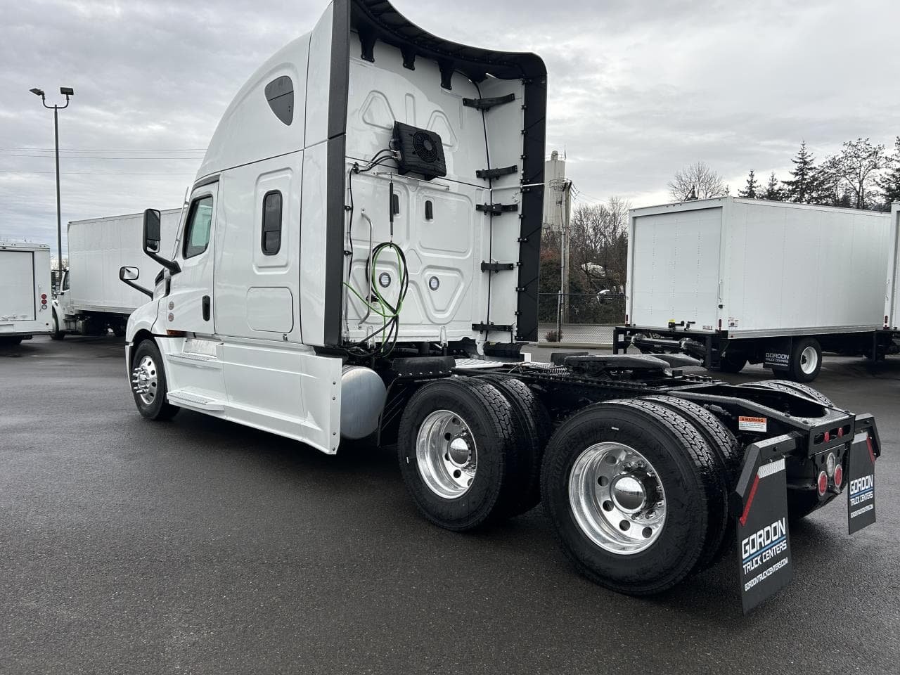 2027 Freightliner Cascadia in Mount Vernon, WA — photo 2