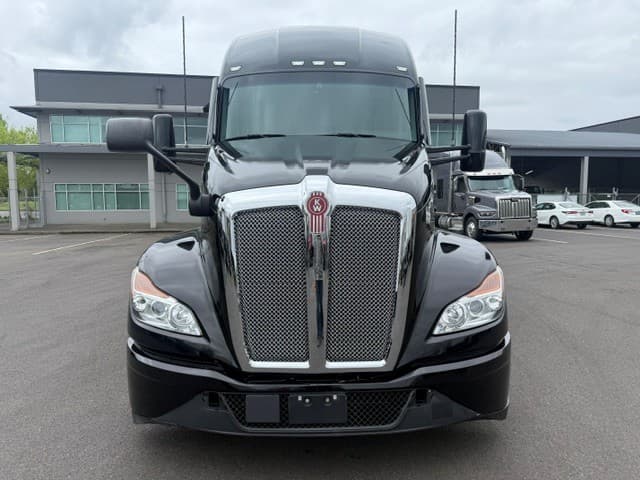 2023 Kenworth T680 in Ridgefield, WA — photo 4