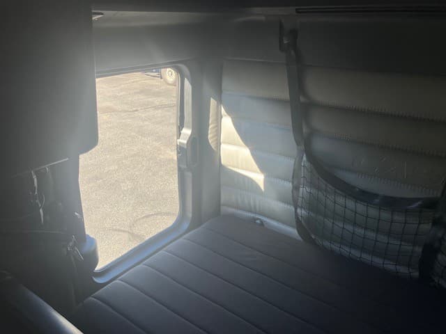 2022 Freightliner Cascadia in Pacific, WA — photo 10