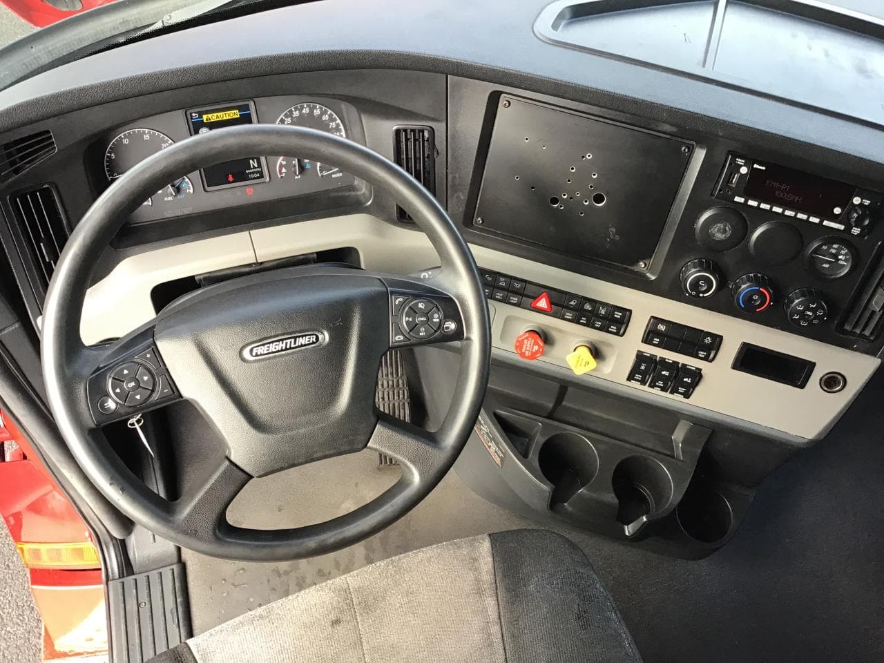 2022 Freightliner Cascadia in Medford, OR — photo 6