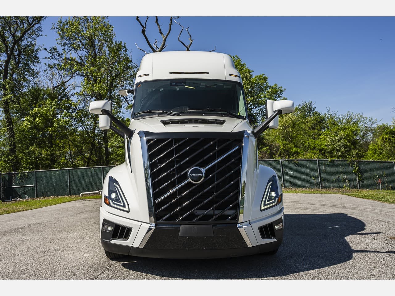 2025 Volvo VNL 860