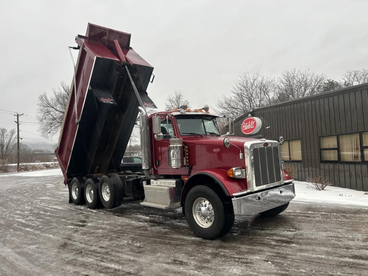 2017 PETERBILT 367 Dump Truck
