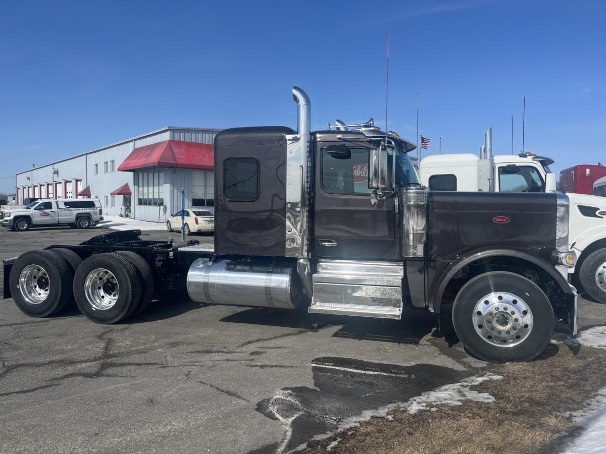 2027 PETERBILT 589 Sleeper