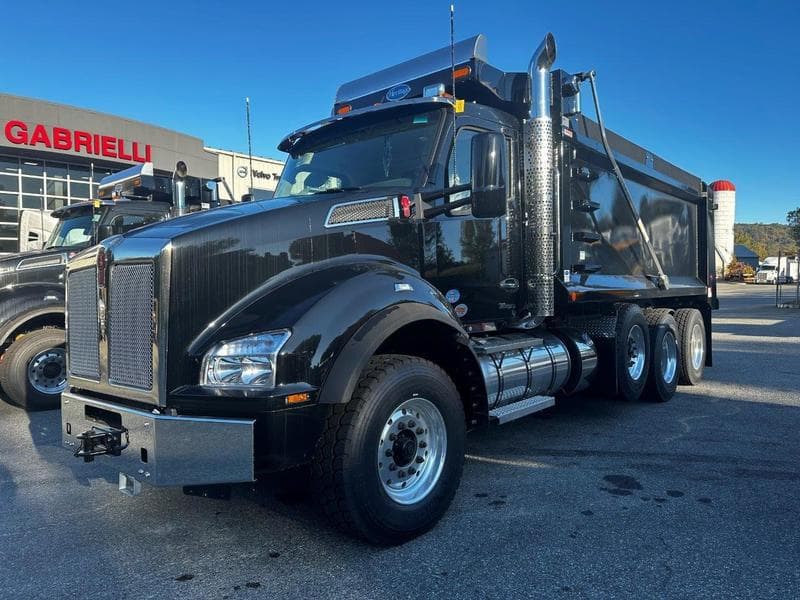 2025 Kenworth T880