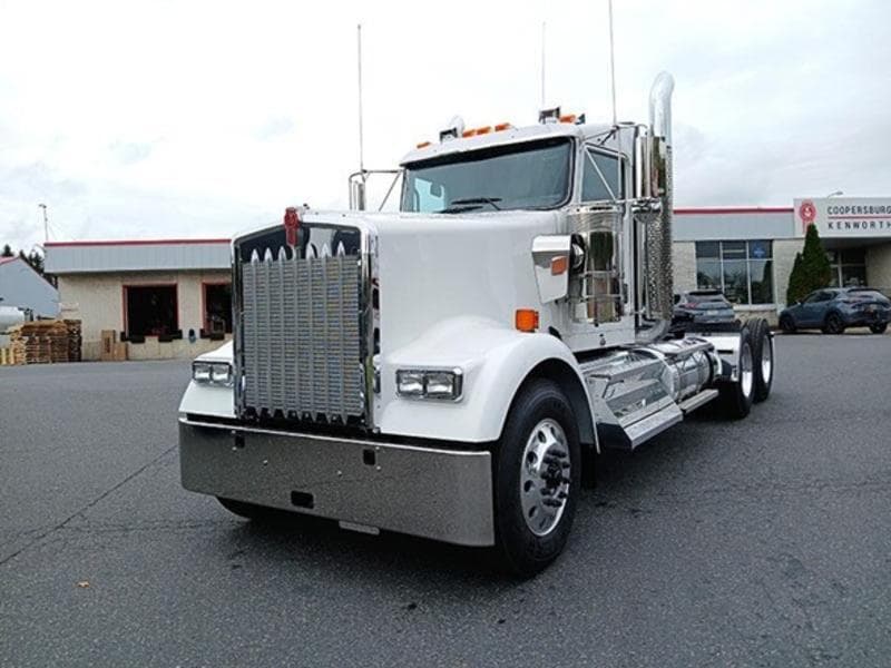 2025 Kenworth W900
