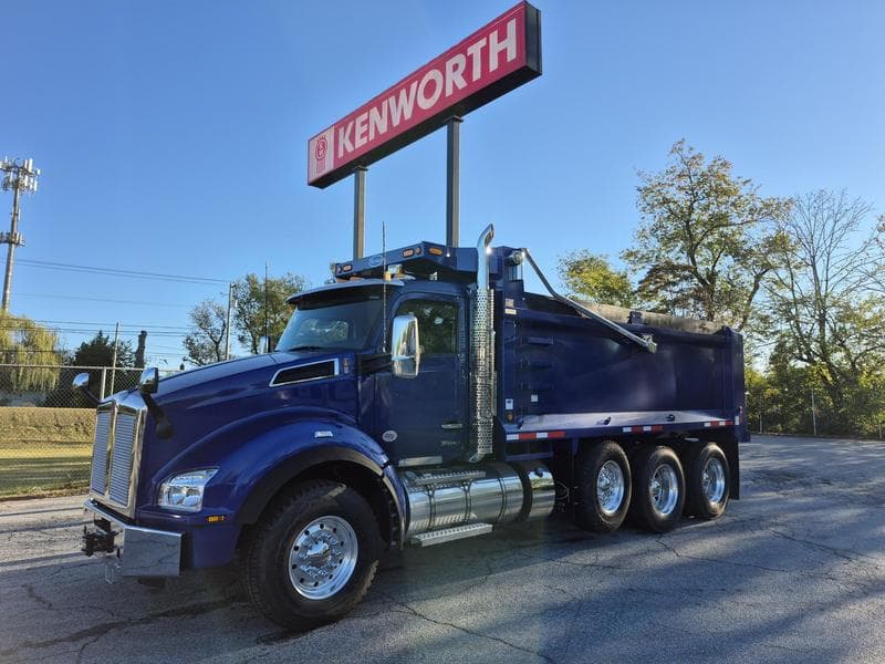 2025 Kenworth T880