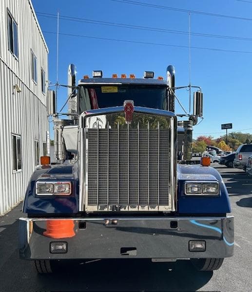 2025 Kenworth W900