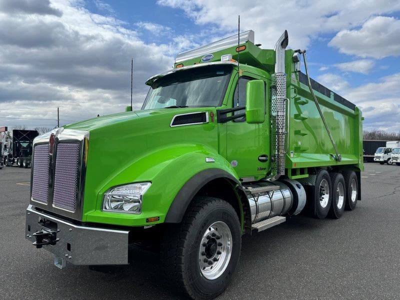 2025 Kenworth T880
