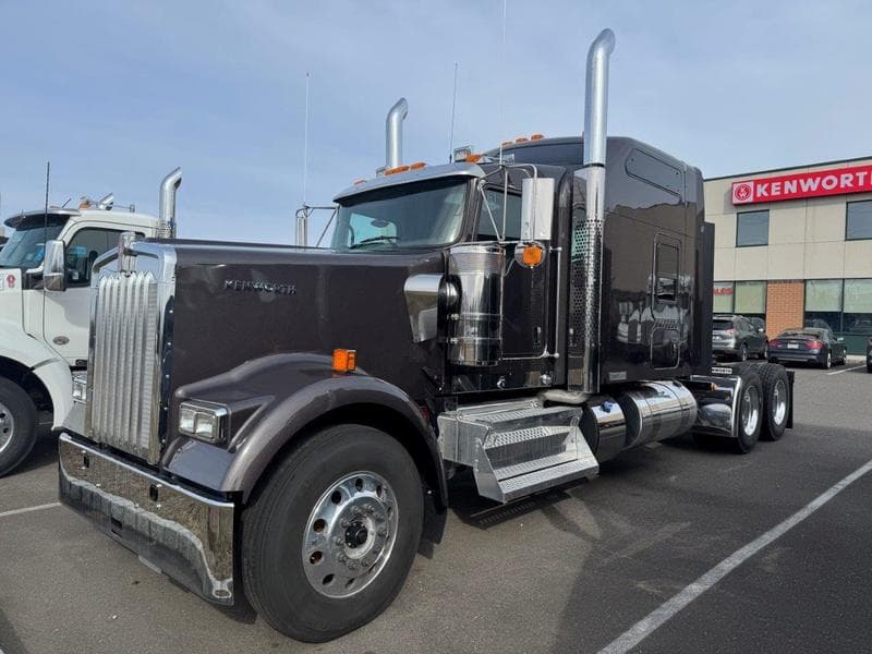 2025 Kenworth W900