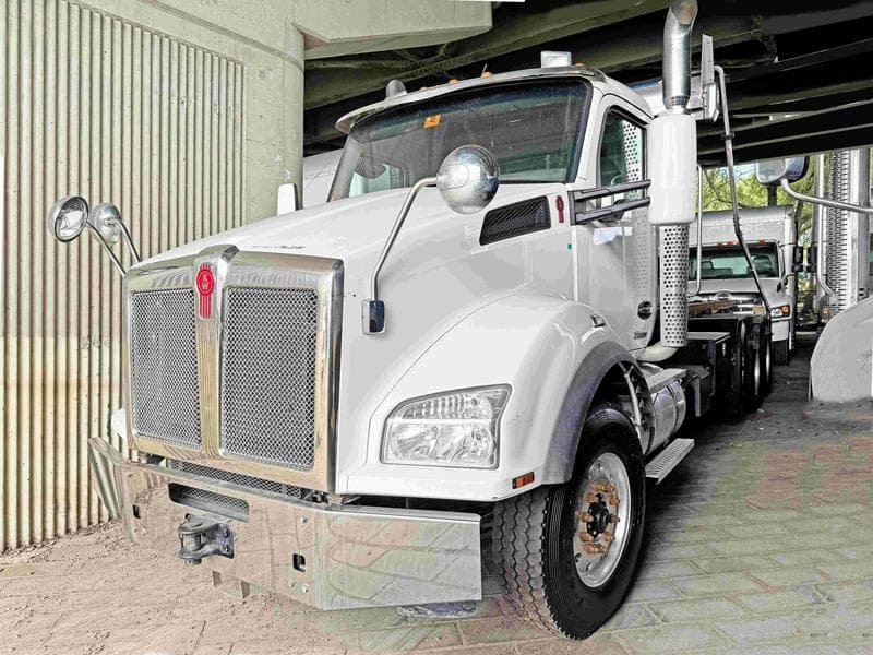 2023 Kenworth T880