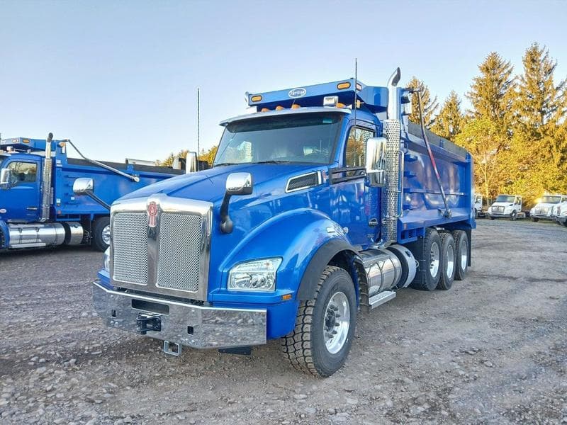 2025 Kenworth T880
