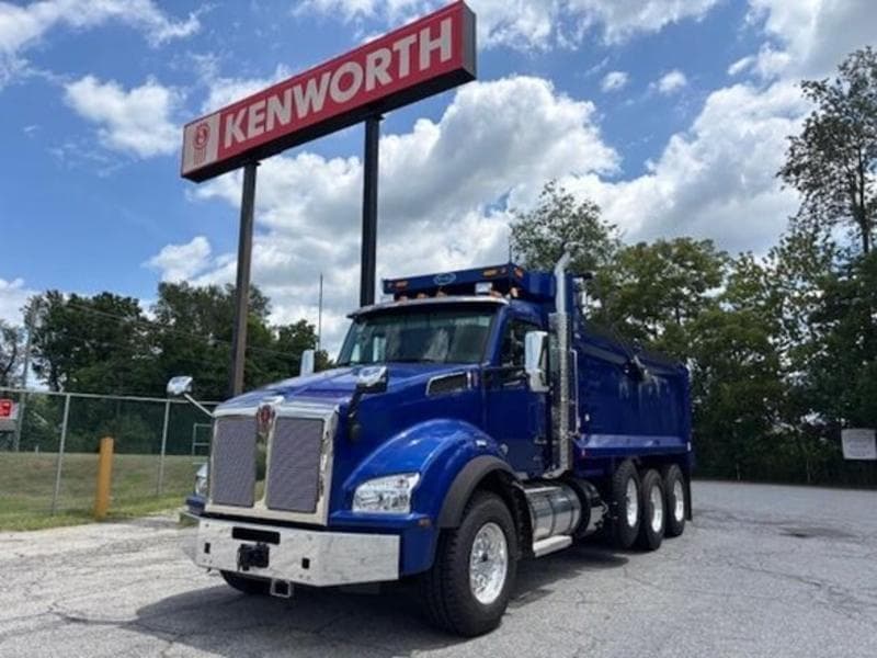 2025 Kenworth T880