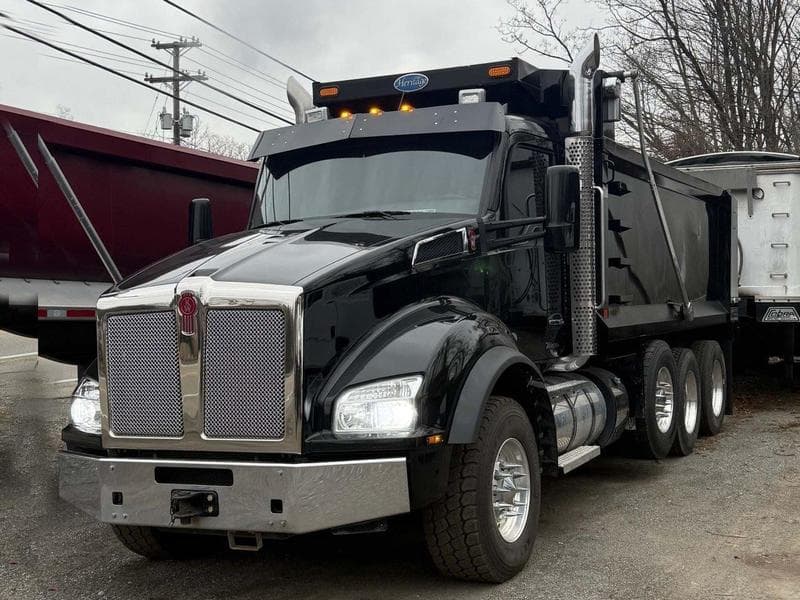 2023 Kenworth T880