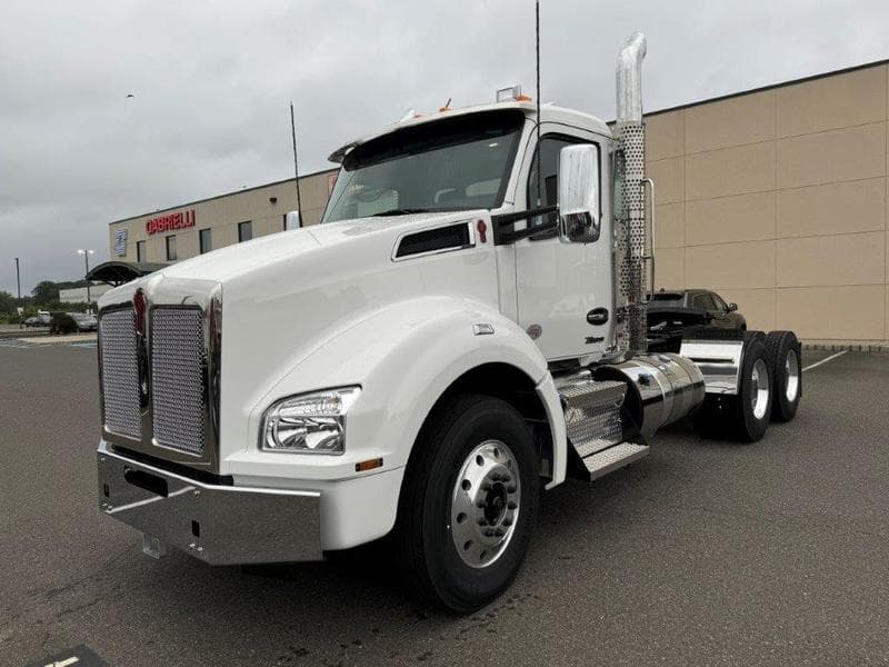 2025 Kenworth T880