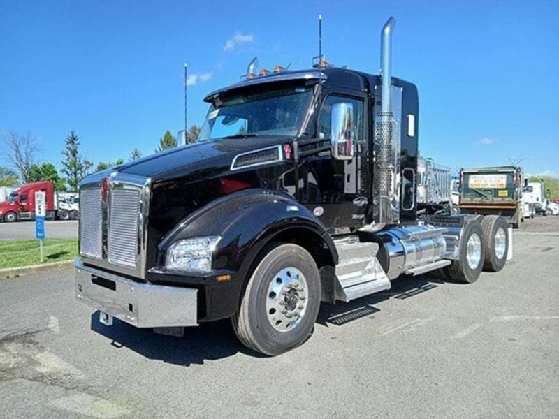 2025 Kenworth T880