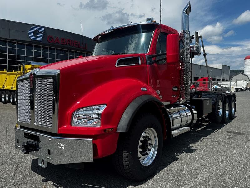 2025 Kenworth T880