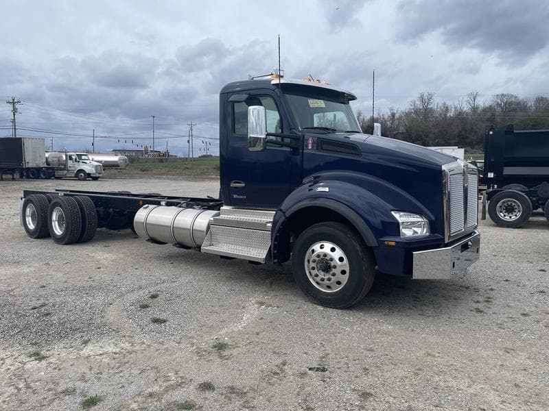 2027 Kenworth T880
