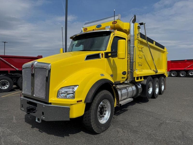 2025 Kenworth T880