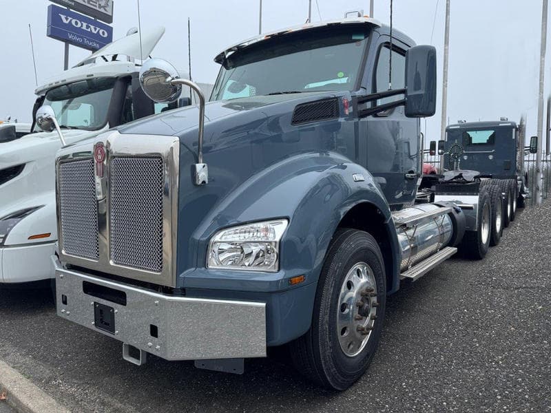 2024 Kenworth T880