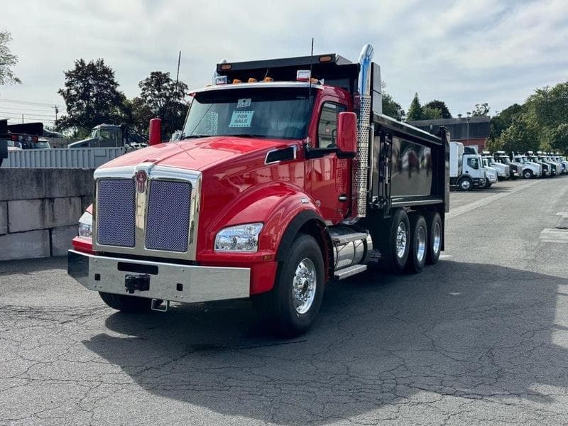 2025 Kenworth T880