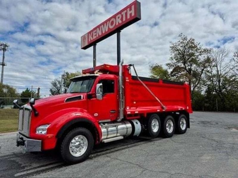 2025 Kenworth T880