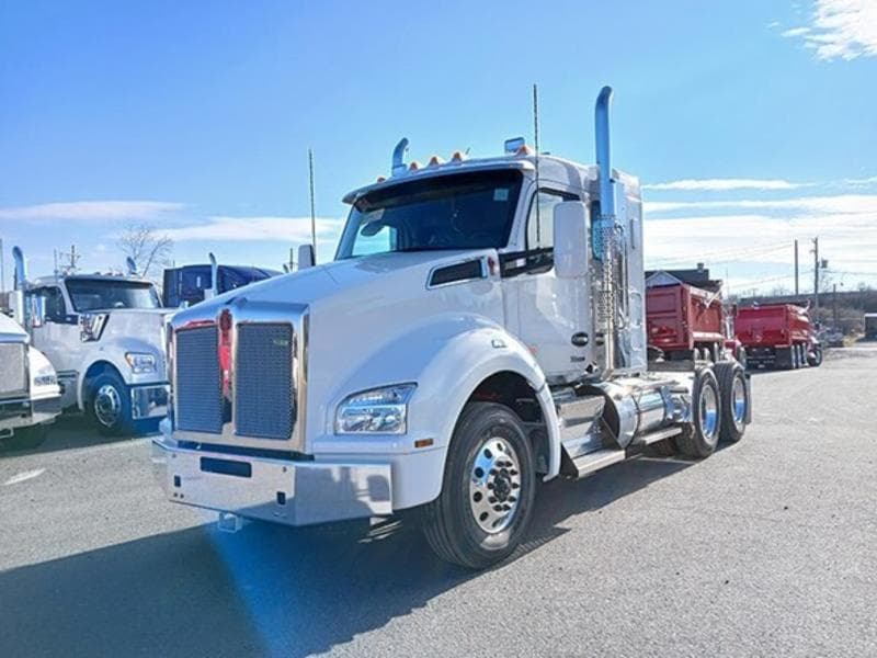 2025 Kenworth T880