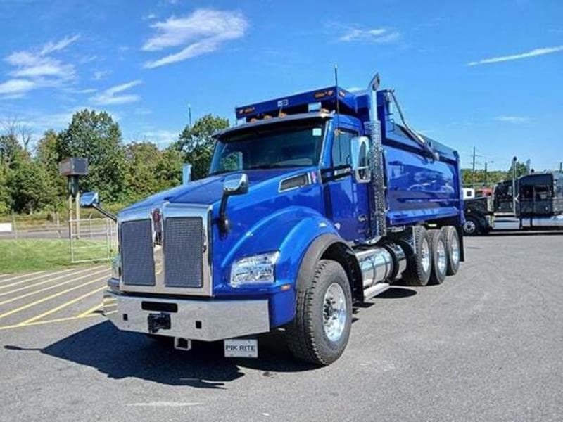 2025 Kenworth T880