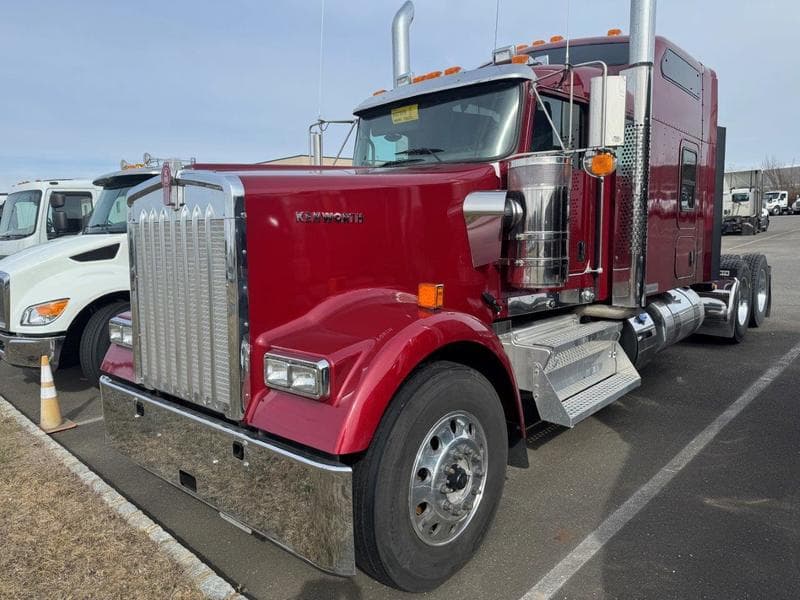 2025 Kenworth W900