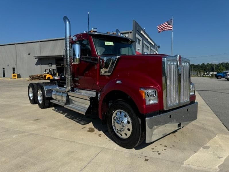 2025 Kenworth W990