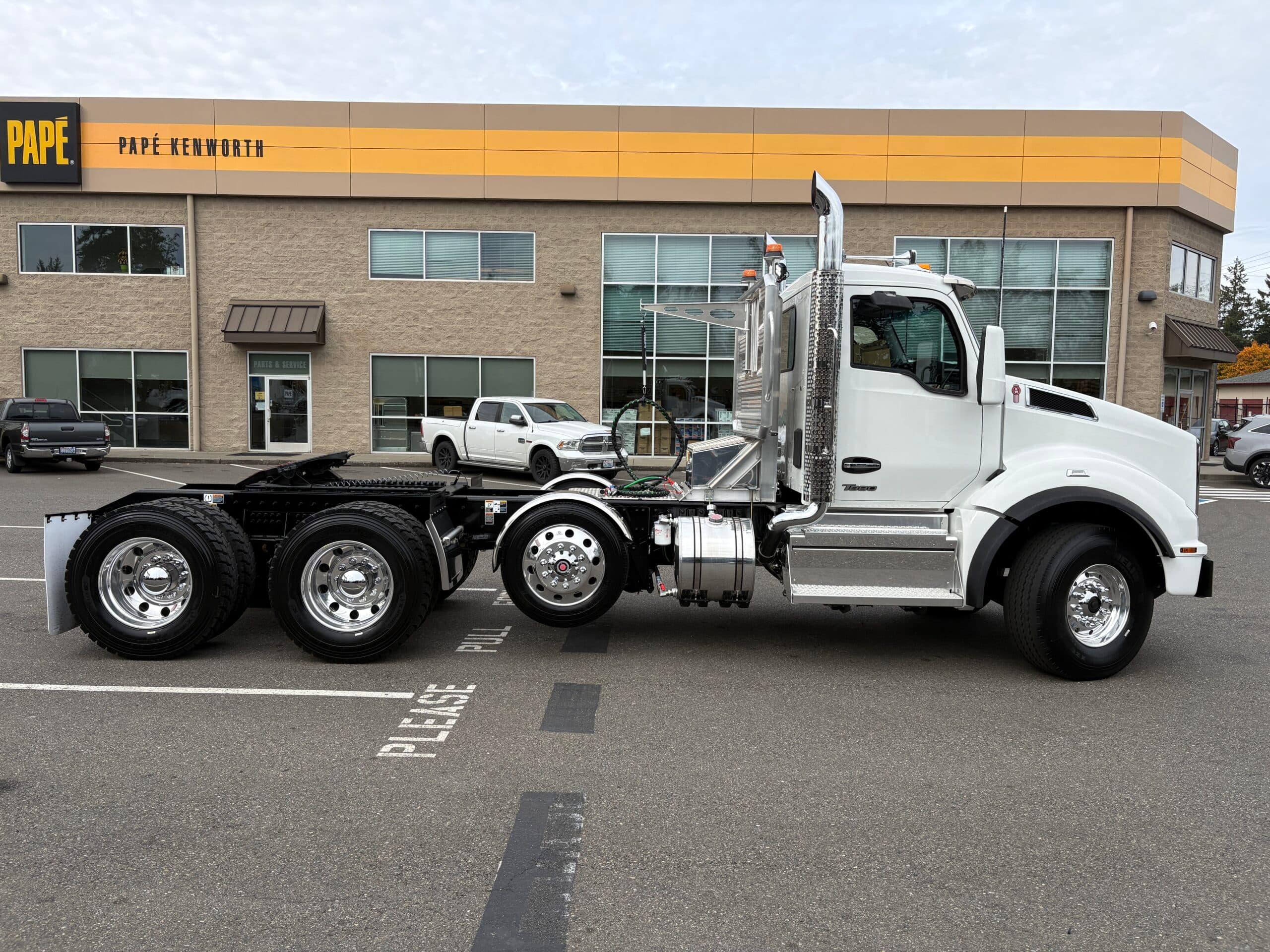 2025 Kenworth T880