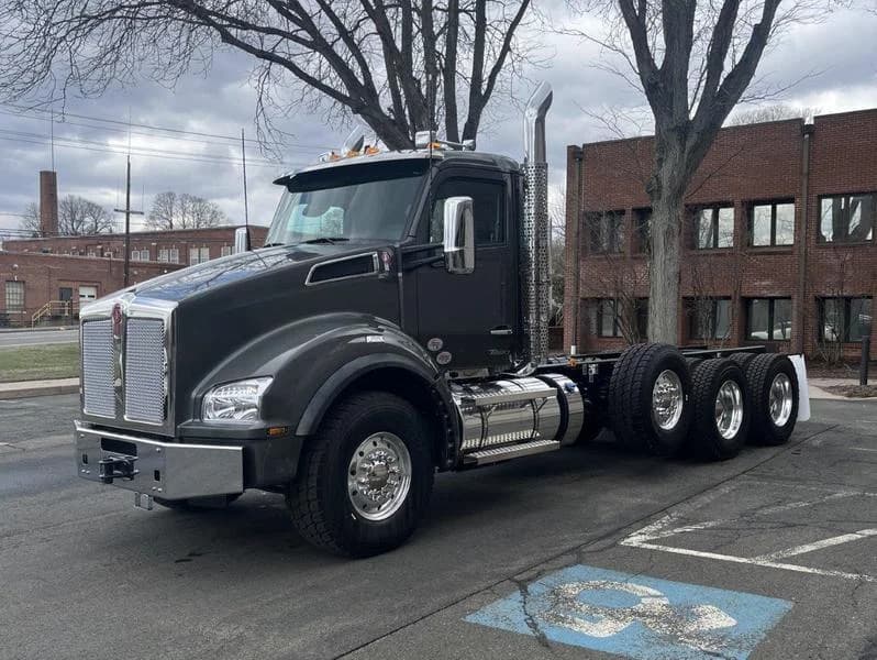 2026 Kenworth T880