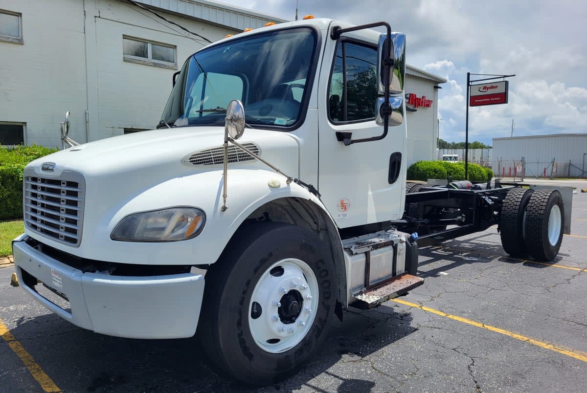 2017 Freightliner M2 106
