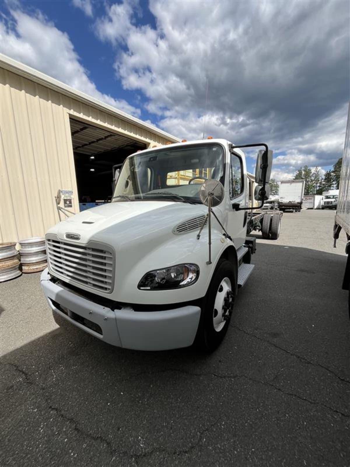 2019 Freightliner M2 106