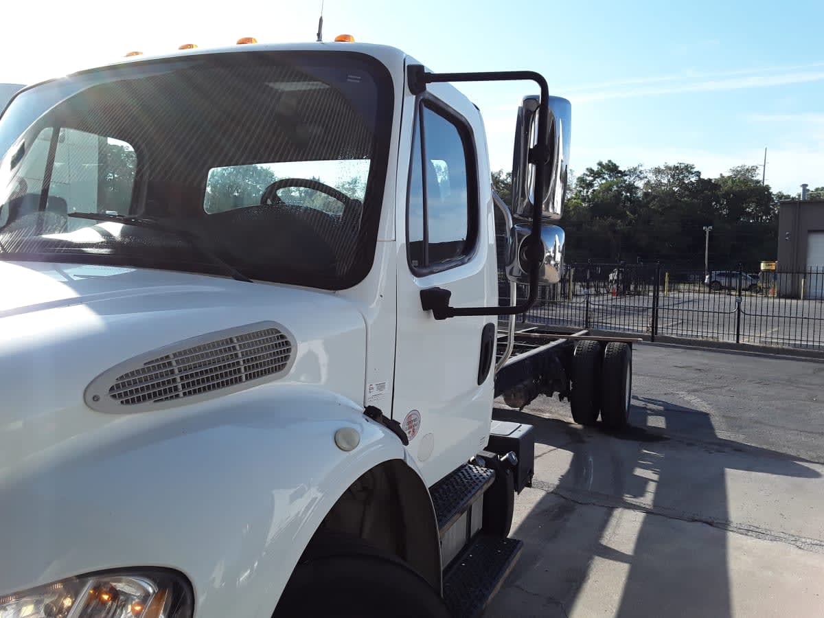 2019 Freightliner M2 106
