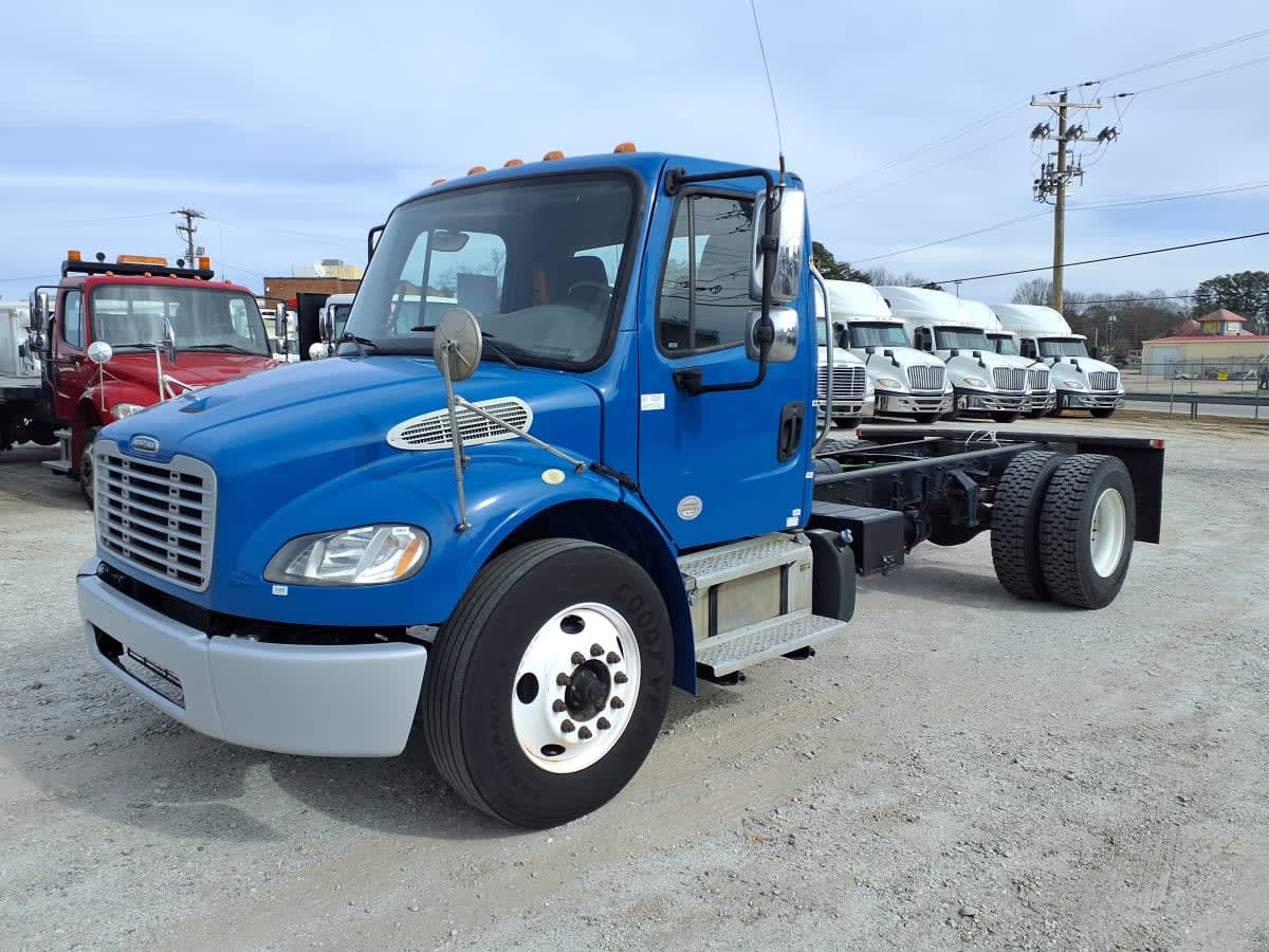 2019 Freightliner M2 106