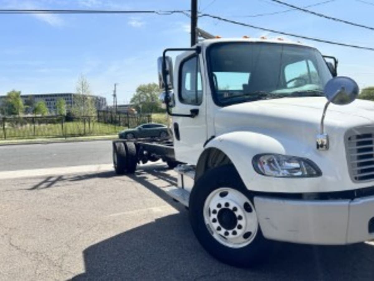 2019 Freightliner M2 106