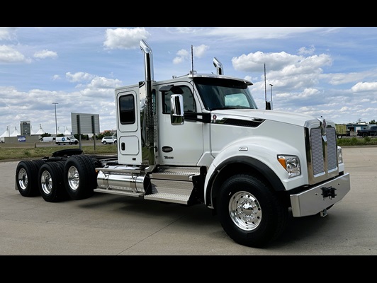 2027 Kenworth T880