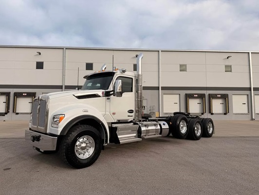 2027 Kenworth T880