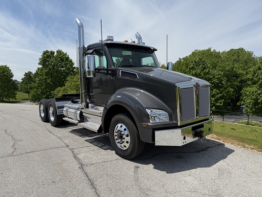 2027 Kenworth T880
