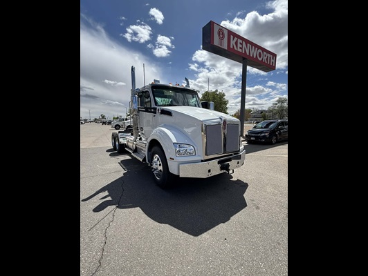 2027 Kenworth T880