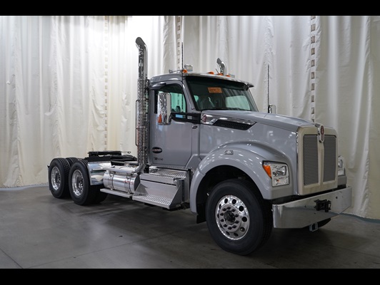 2027 Kenworth T880