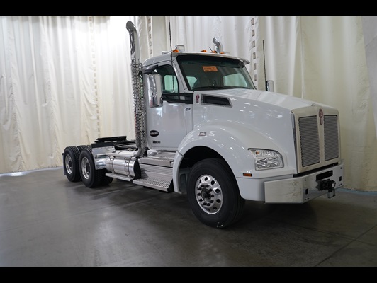 2027 Kenworth T880