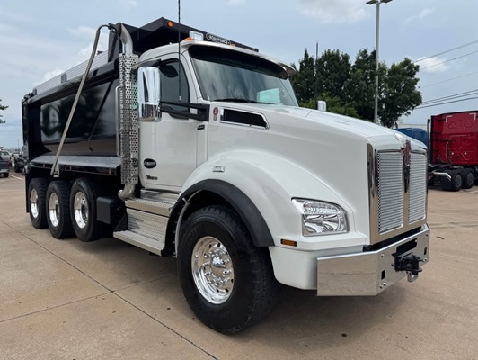 2027 Kenworth T880