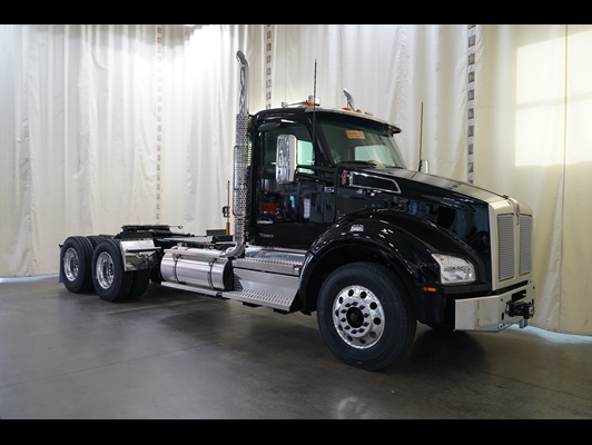 2027 Kenworth T880