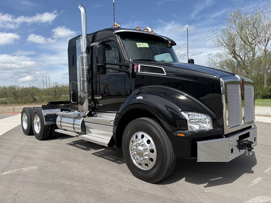 2027 Kenworth T880