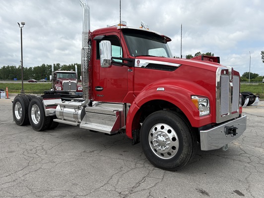 2027 Kenworth T880